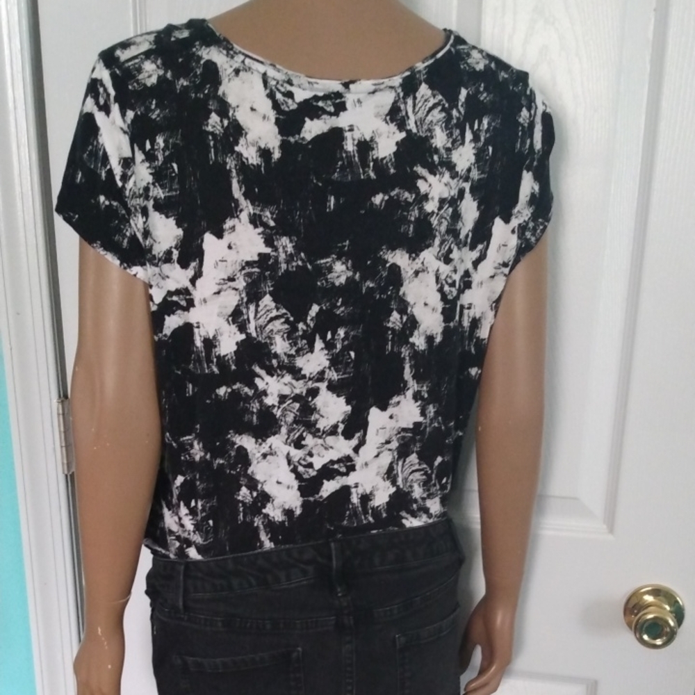 Simply Vera Vera Wang XL Short Sleeve Rayon Top In Black And White Abstract - Picture 2 of 7